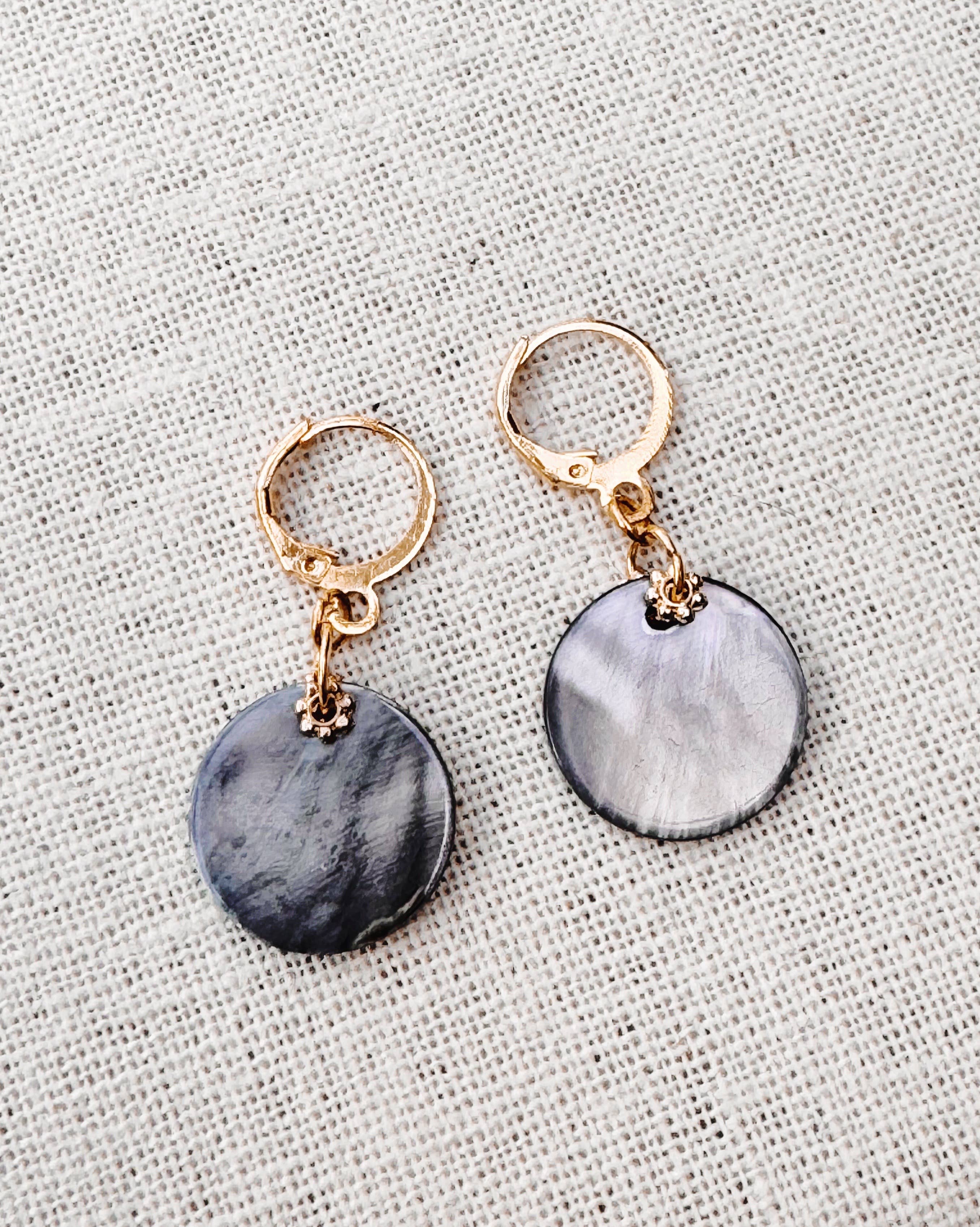 Minimalist Gold Mother of Pearl Coin Drop Earrings: Off-White