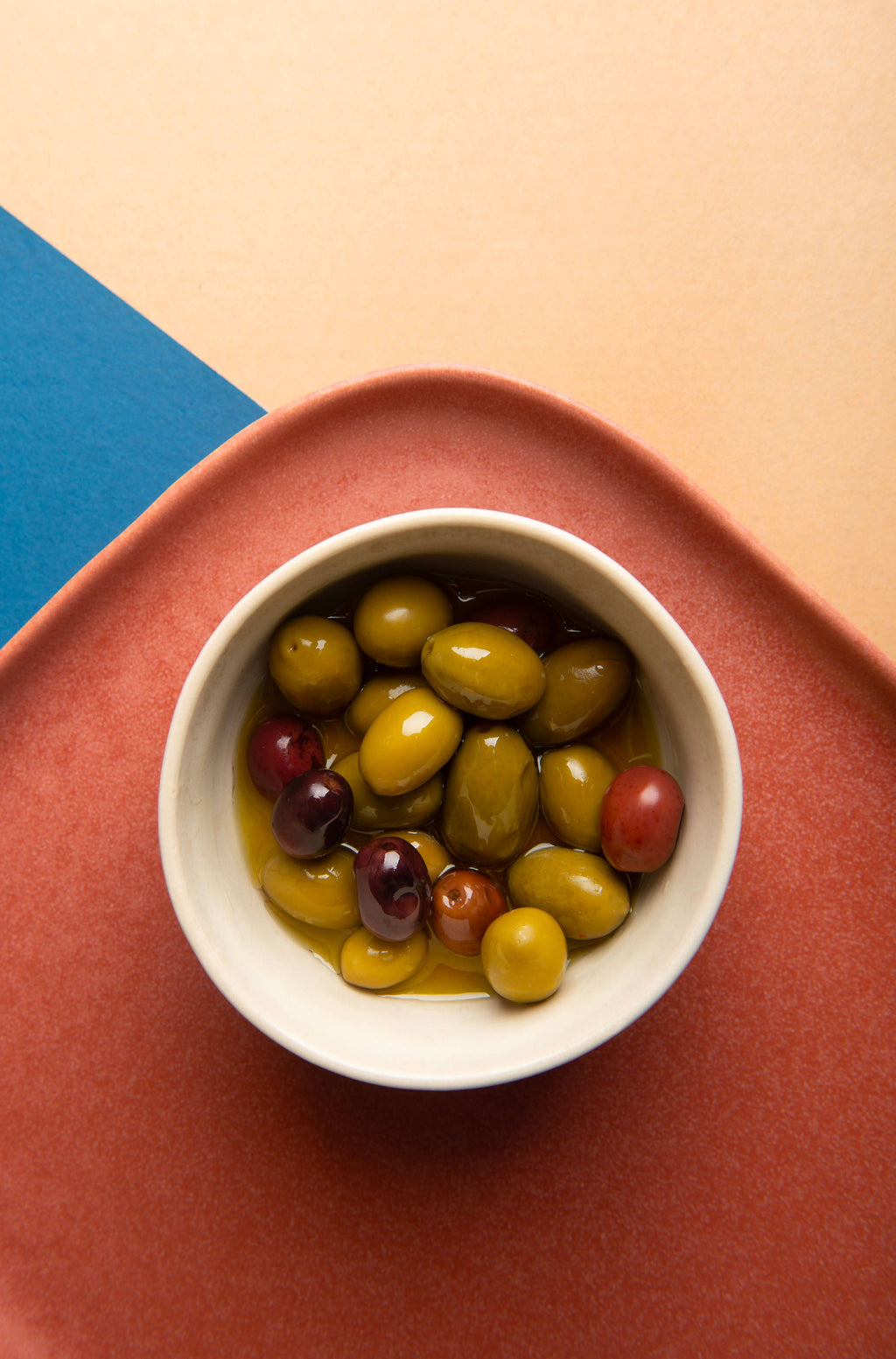 Spicy Olive Mix With Garlic