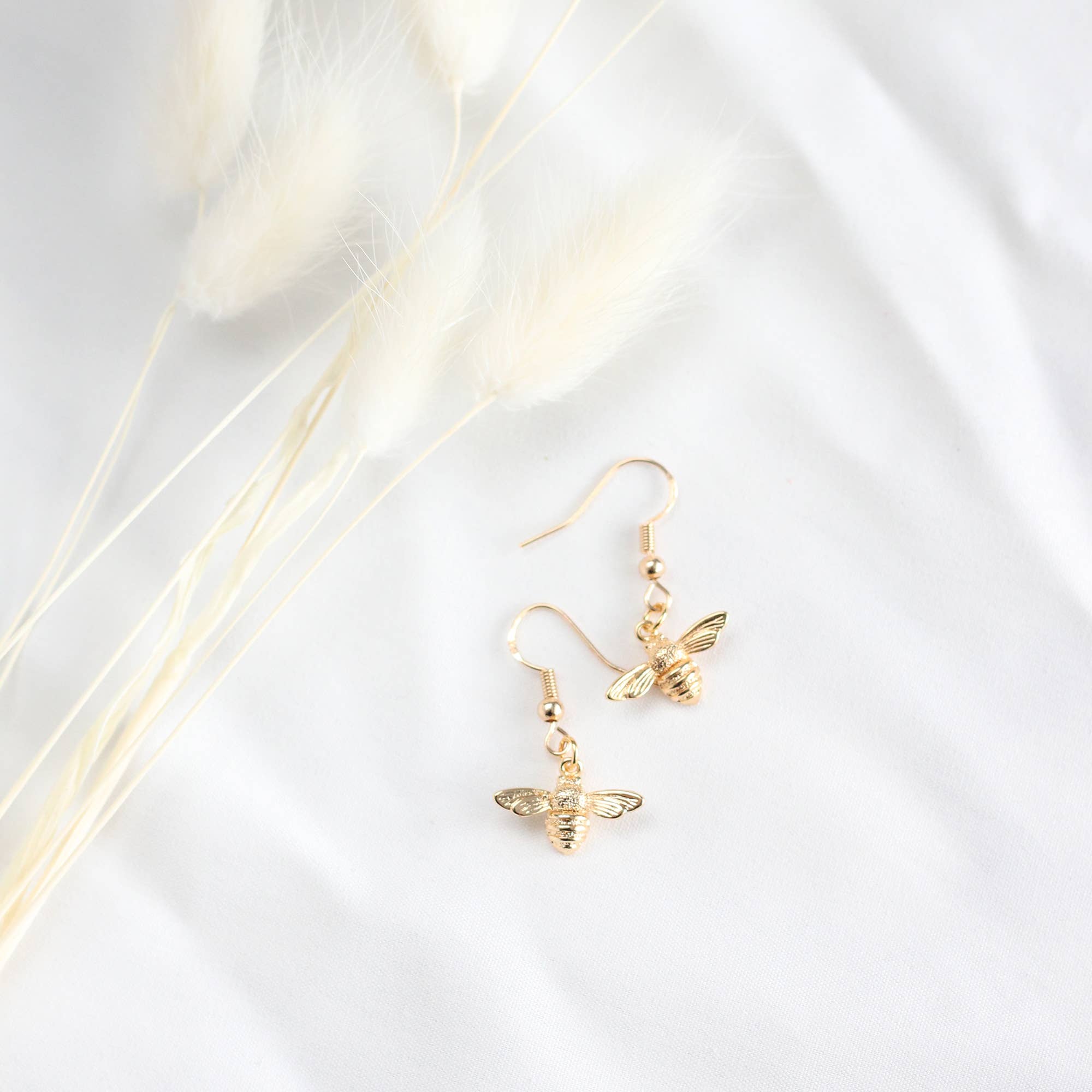 Honeybee Earrings: Gold