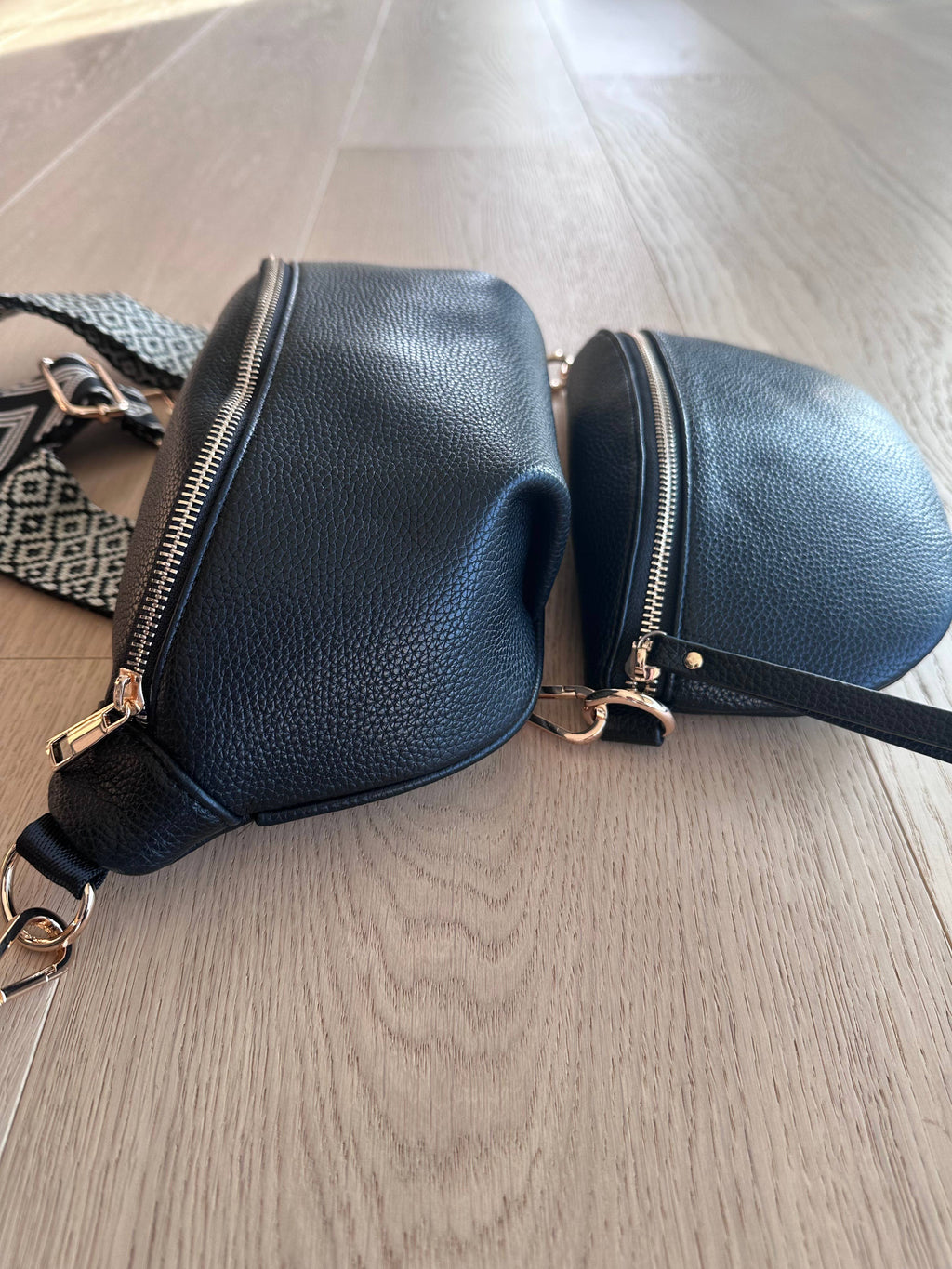 Crossbody handbag | Black | XL
